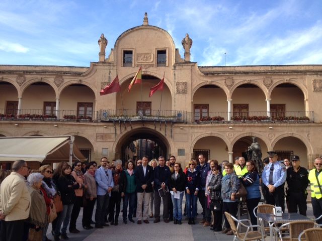 El Ayuntamiento de Lorca instalará en su fachada una pancarta y un gran lazo contra la violencia de género desde este sábado al 25 de noviembre