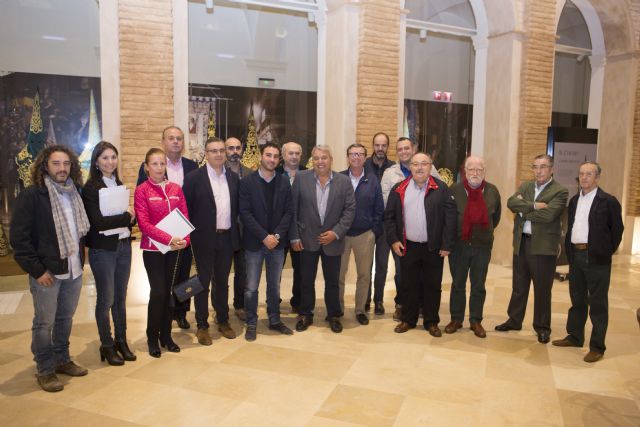 'El Arte del Bordado de Lorca y su Puesta en Escena en los Desfiles Bíblico-Pasionales'