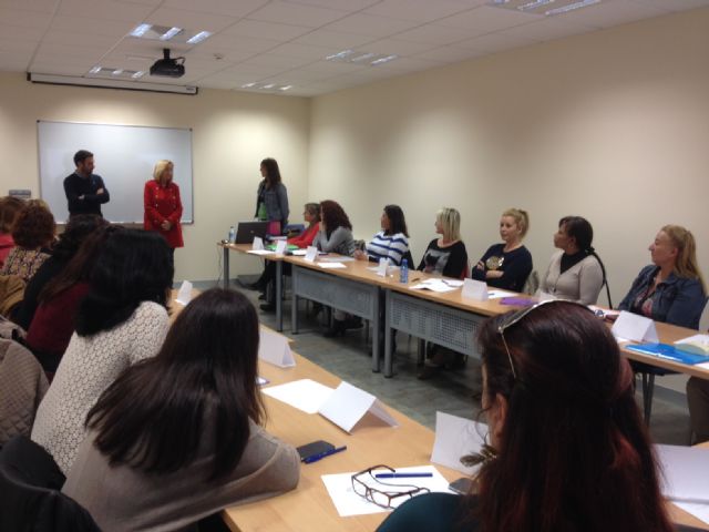 Curso gratuito para ayudar a 22 mujeres mayores de 45 años a encontrar un empleo