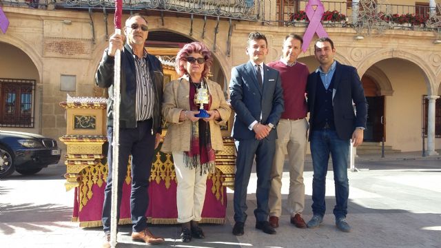 El trono del patrón de la ciudad, San Clemente, estrenará en su procesión del próximo sábado una nueva crestería de bronce bañada en plata
