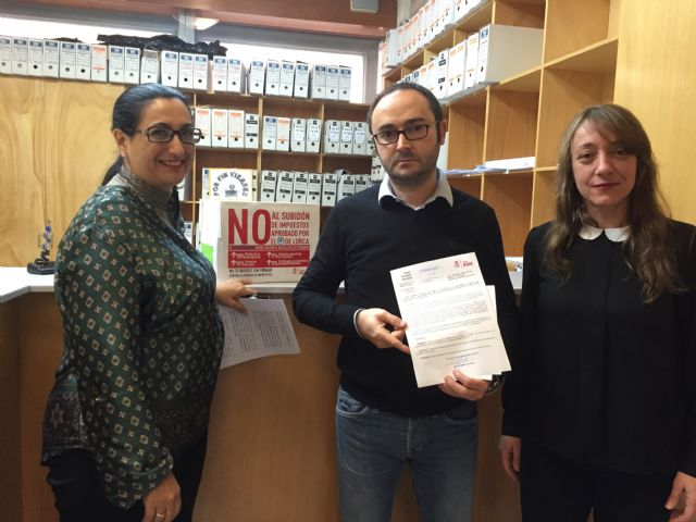 El PSOE logra reunir más de 2000 firmas para frenar el injusto subidón de impuestos aprobado por el PP de Lorca