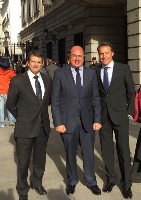 El lorquino Fulgencio Gil toma posesión en la Cámara Alta ratificando su decisión de ser 'Senador de todos'