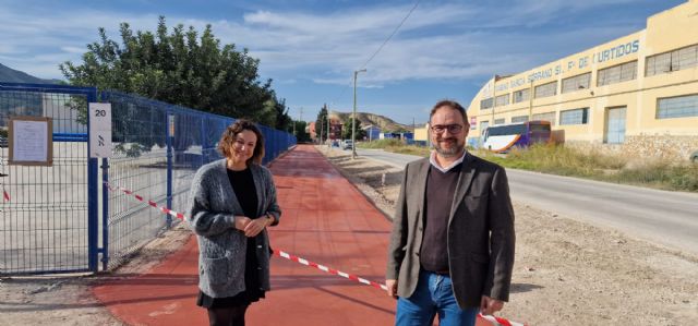 El alcalde de Lorca visita la nueva vía peatonal y carril bici creada junto a la antigua carretera del Pantano y que comunica con las naves del Paso Encarnado