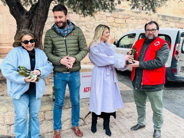 El Ayuntamiento dona más de 250 litros de aceite procedente de los olivos municipales a distintas oenegés de Lorca