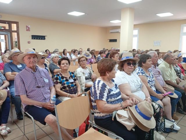 Un centenar de mayores de pedanías se dan cita en una jornada de actividad física adaptada, con talleres de salud, primeros auxilios y voluntariado solidario