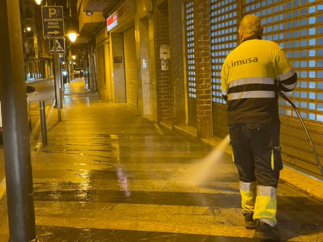 El dispositivo de limpieza viaria en Lorca supera las 1.850 horas de trabajo en la última semana, prestando un servicio ininterrumpido de lunes a viernes