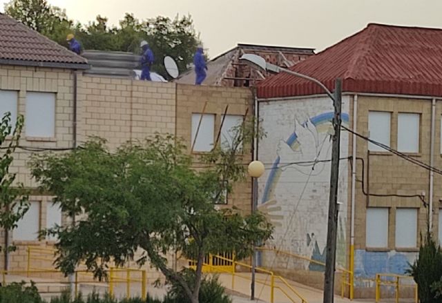 PSOE: 'Por fin se está realizando el desamiantado del Colegio de La Paca'