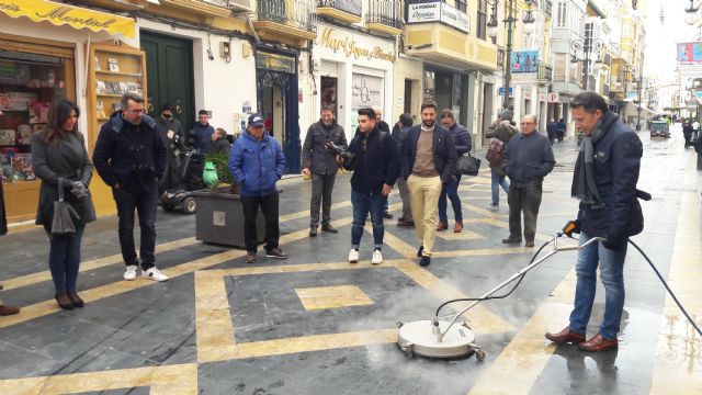 El Ayuntamiento implementa la maquinaria de Limusa con nuevos mecanismos de limpieza especialmente diseñados para el tratamiento integral de zonas comerciales y peatonales