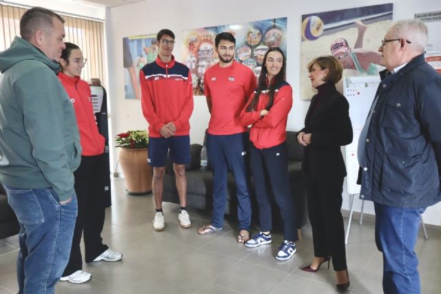 Lorca refuerza su red de espacios cardioprotegidos con un nuevo desfibrilador en el Centro Internacional de Vóley Playa