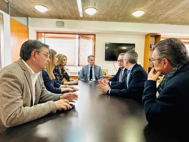 Lorca refuerza el relevo generacional del arte del bordado de la mano de dos nuevos proyectos para desempleados