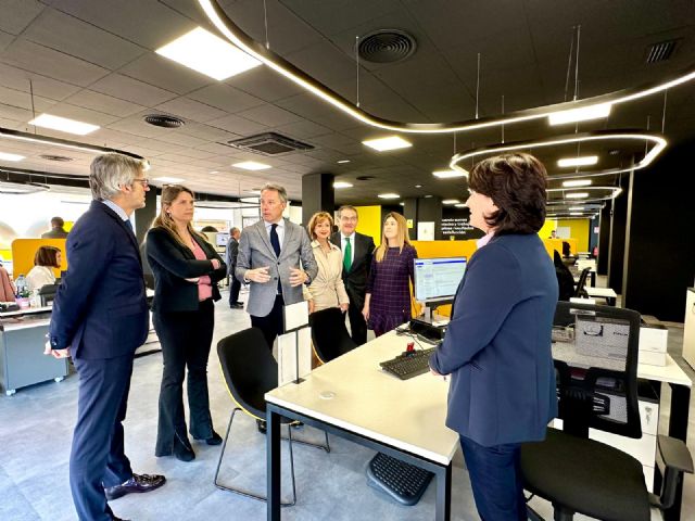 El alcalde inaugura las nuevas instalaciones de las oficinas de la Agencia Tributaria regional en Lorca