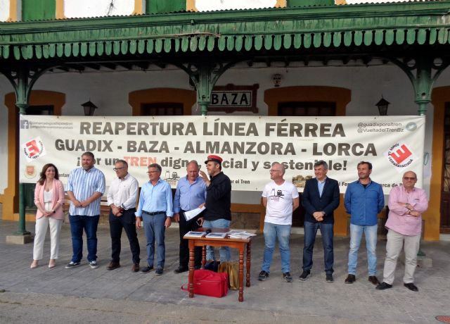 Candidaturas políticas y organizaciones empresariales firman por escrito un compromiso por la vuelta del tren Lorca Almanzora Baza