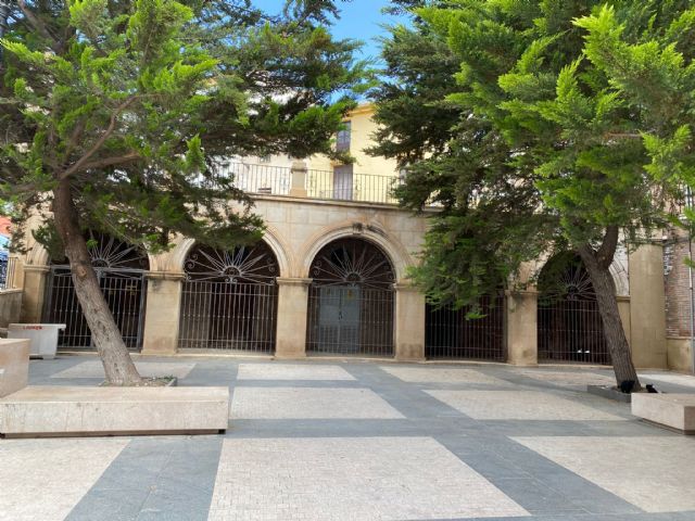 El PSOE propone adaptar los bajos de la plaza Cardenal Belluga de Lorca como locales destinados a la hostelería para revitalizar el Casco Histórico