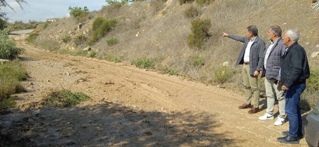 Fulgencio Gil visita la red de caminos municipales de las pedanías de La Paca y Zarcilla de Ramos con motivo de las intensas precipitaciones registradas ayer