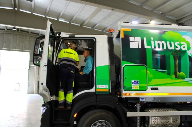 Limusa moderniza su flota de limpieza con tres nuevos camiones recolectores para reforzar el servicio en todo el municipio