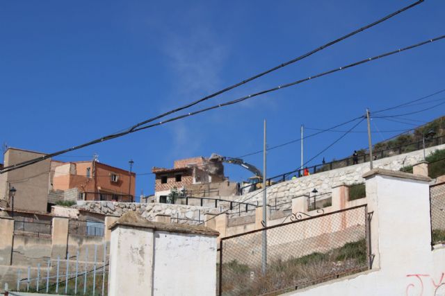 El vial de los Barrios Altos entra en la recta final con la demolición de la vivienda que mantenía paralizados los trabajos