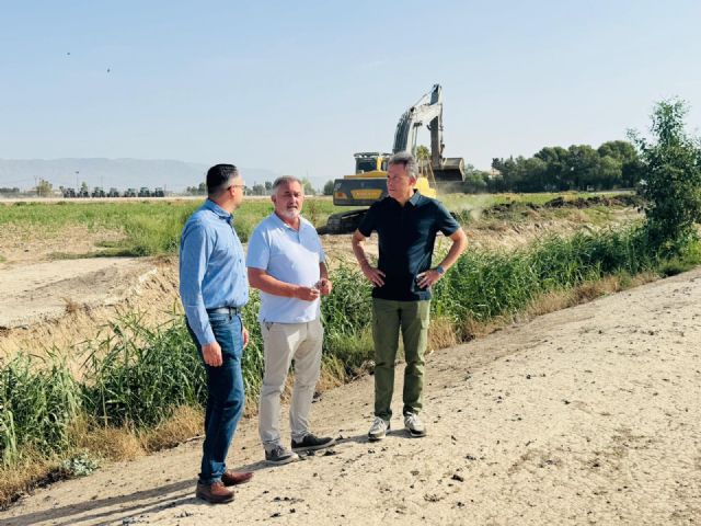 El Ayuntamiento de Lorca concluye la limpieza del canal de la Rambla de Biznaga, con la retirada de cerca de 400 toneladas de restos de vegetación, maleza y sedimentos