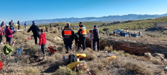 La pedanía lorquina de Almendricos celebra la 'I Jornada de Limpieza de Espacios Naturales' que permite recoger 420 kilos de residuos