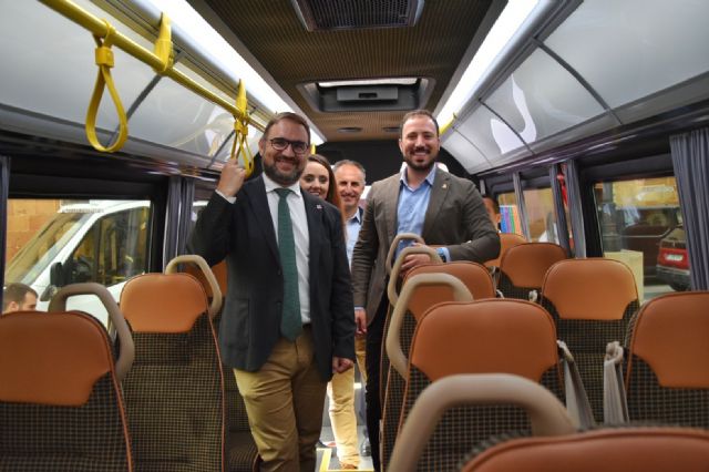 El Ayuntamiento de Lorca reduce en un 60 por ciento el precio del bono de autobús urbano y el abono mensual costará 8 euros a estudiantes y 4 euros a desempleados