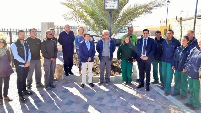 Una quincena de jóvenes se forman en el sector de la construcción y rehabilitan la plaza de San Juan de Lorca
