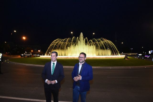 El Ayuntamiento de Lorca recupera la fuente de San Antonio de dimensiones similares a la anterior, con diseño moderno que incorpora nuevas tecnologías de iluminación e incursión de agua
