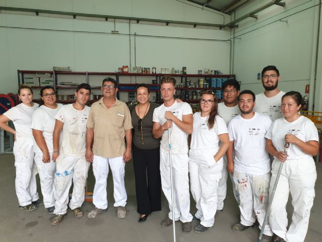 La Concejal de Desarrollo Local anima a los alumnos de los diferentes cursos formativos impartidos en Lorca a 'aprovechar y exprimir al máximo este periodo formativo'