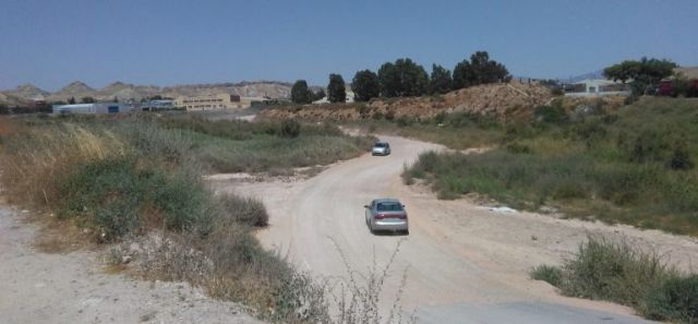El PSOE celebra que el PP copie su propuesta y se decida por asfaltar el badén de la Peñica