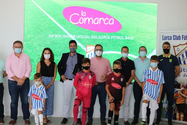 La Comarca sigue apoyando el fútbol base local y renueva el patrocinio al Lorca CFB por cuarta temporada consecutiva
