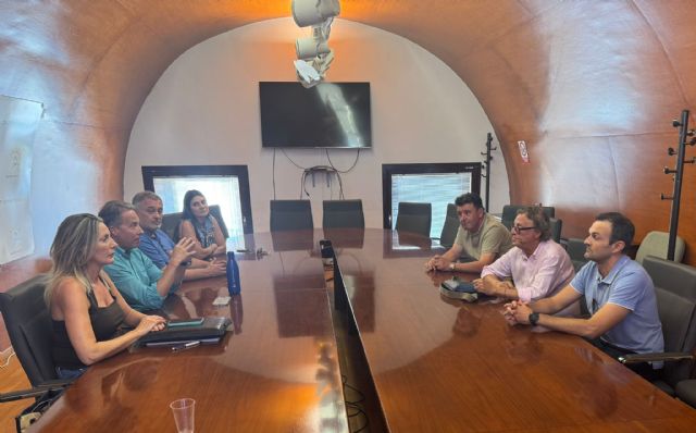 El alcalde mantiene una nueva reunión con los vecinos de Río en la que les traslada 'tranquilidad' en relación a la instalación de una planta de biogás