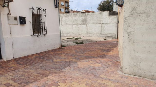 El Ayuntamiento de Lorca finaliza los trabajos de mejora en la pavimentación y el alumbrado público del Callejón del Moro