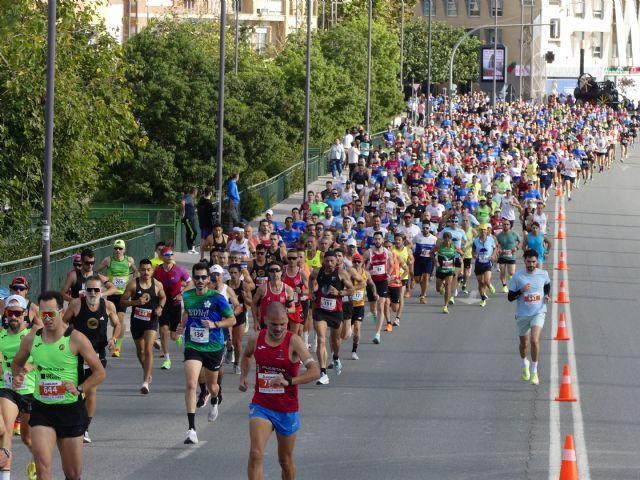 Lorca se citó este domingo con la Media Maratón y 7km. Saludables