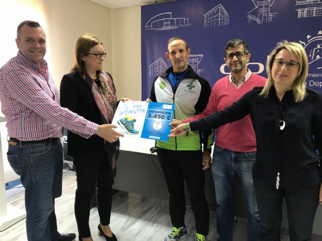 El #retoyosipuedo recibe 3.450 euros recaudados en la V San Silvestre 'Ciudad de Lorca' que irán destinados al proyecto 'Luz para el Parkinson' de ASLEP