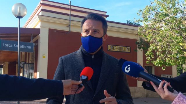 Fulgencio Gil reclama conexión directa por autobús entre las estaciones de tren de Lorca y Albacete