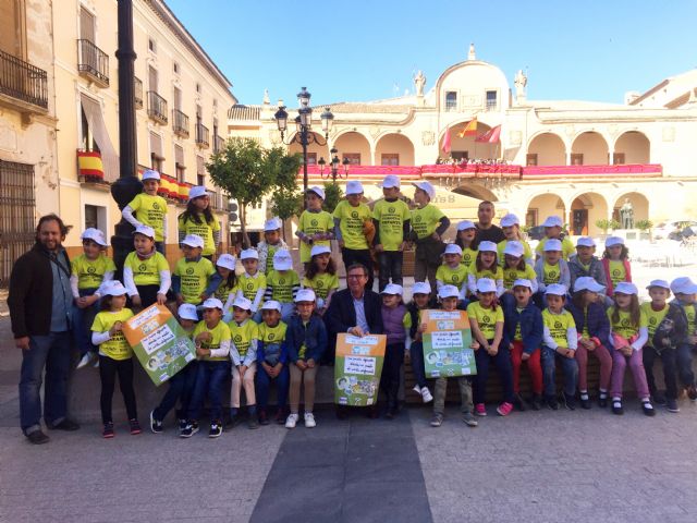 43 alumnos del CEIP Pasico Campillo repartirán el Viernes de Dolores un tríptico sobre la Semana Santa elaborado por ellos mismos tras un intenso trabajo de investigación por proyectos