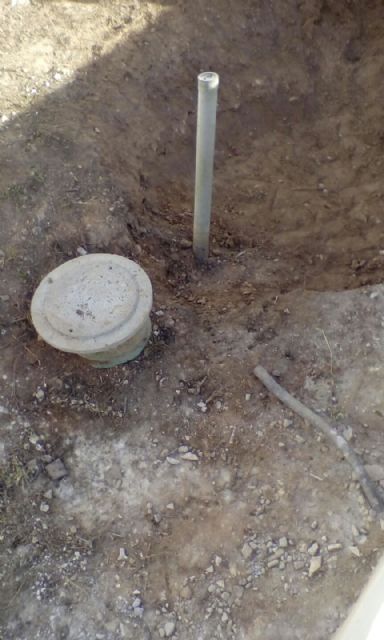 Ciudadanos y los vecinos de La Campana consiguen una primera solución a los pozos ciegos de sus viviendas