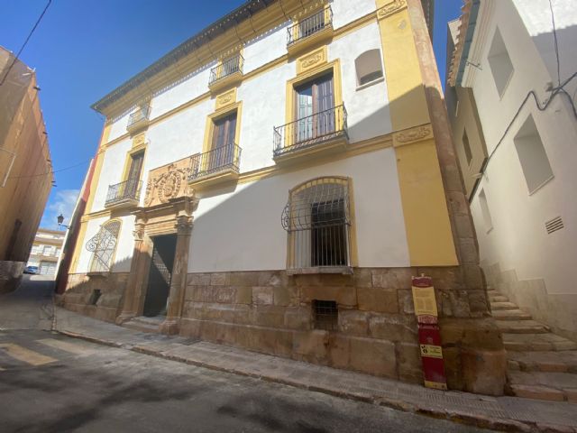 El Ayuntamiento de Lorca lleva a cabo trabajos de mejora en la fachada del Archivo Municipal