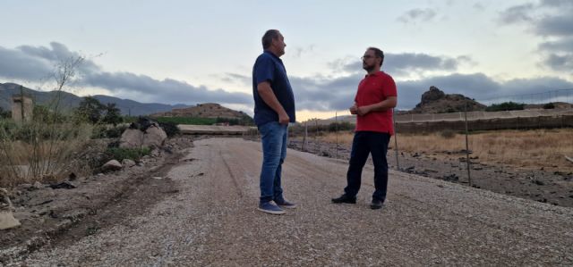 El Ayuntamiento de Lorca procede al acondicionamiento de una parcela en la rambla del Morrón de Ramonete para facilitar el acceso a las viviendas