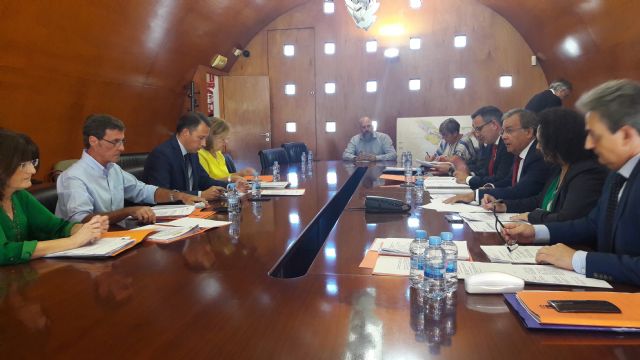 Fulgencio Gil reclama que la Comisión Mixta se mantenga trabajando 'hasta que el último afectado por los seísmos pueda regresar a su hogar'