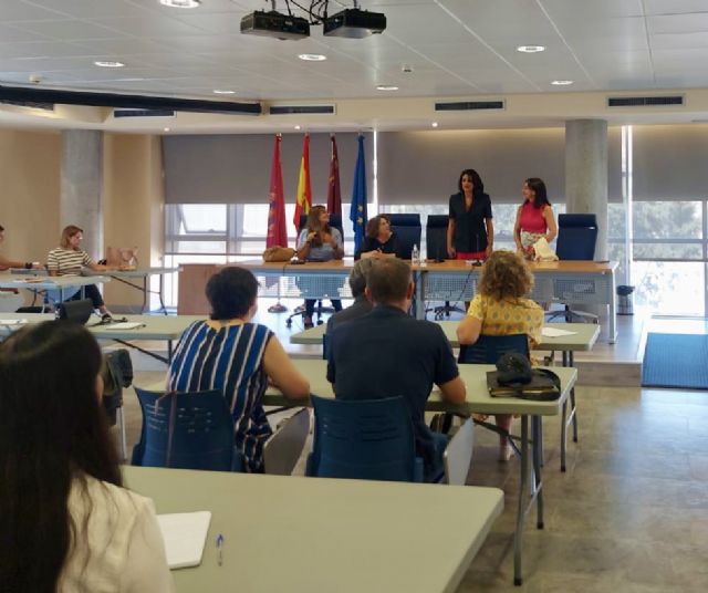 60 técnicos de Servicios Sociales se dan cita en las 'Jornadas sobre Dependencia', celebradas en Lorca