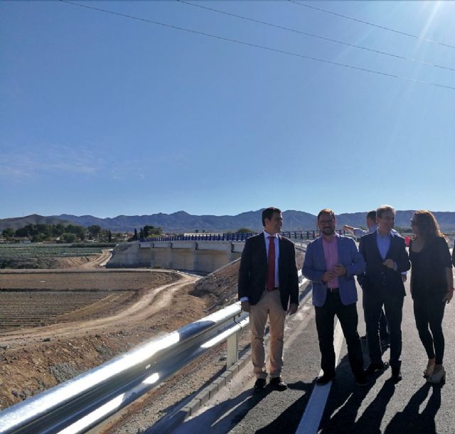 La construcción del puente sobre la rambla de Biznaga finalizará en los próximos días