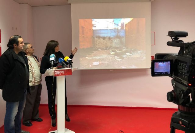 El PSOE denuncia que el PP ha sumido al barrio de San Pedro en un estado tercermundista
