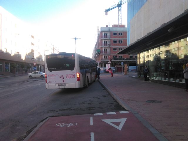 El PSOE denuncia la pasividad e incapacidad del PP para renovar y modernizar el transporte urbano, que lo ha convertido en un servicio fantasma