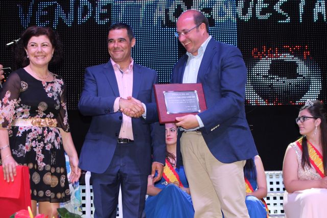 Pedro Antonio Sánchez recibe el nombramiento como 'Popular 2016' de la pedanía lorquina de La Hoya