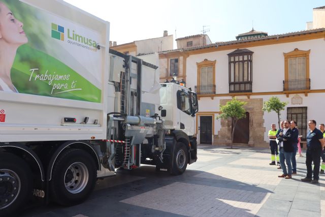 Limusa continúa modernizando el servicio de limpieza de Lorca con un nuevo camión para la recogida de residuos sólidos urbanos