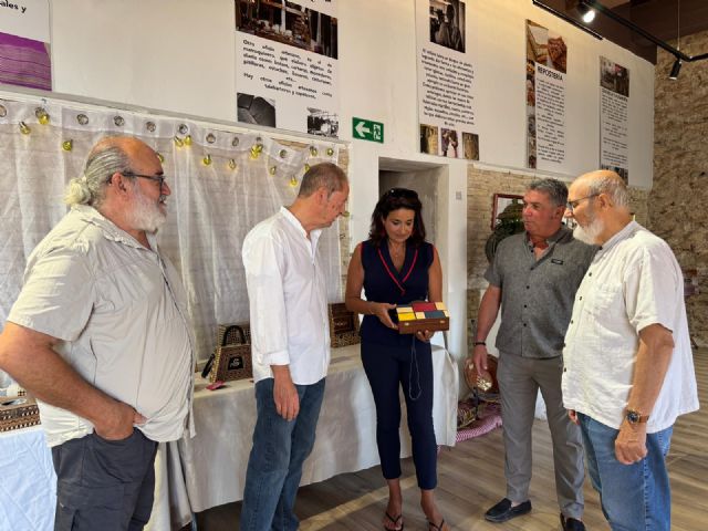 La Casa del Artesano de Lorca dedica julio a la carpintería, la taracea y el pirograbado dentro de la iniciativa '12 meses, 12 oficios'