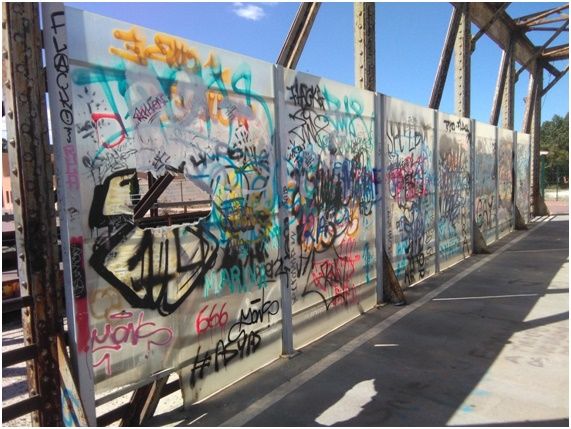 El PSOE insiste en que la restauración del Puente de Hierro se incluya en el plan de renovación urbana de la Avda. Santa Clara