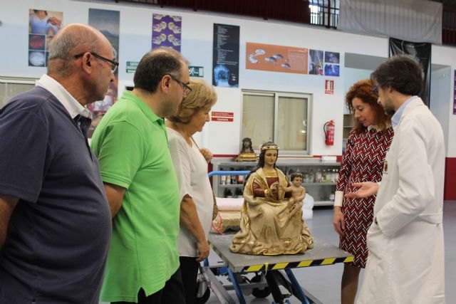 Cultura analiza en profundidad la talla de la Virgen de la Huertas de Lorca para su restauración