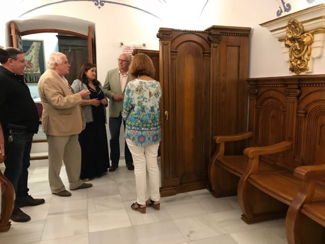 El Ayuntamiento finaliza los trabajos de restauración de la Capilla del Rosario con la construcción de un armario para la sacristía realizado por el taller municipal de carpintería