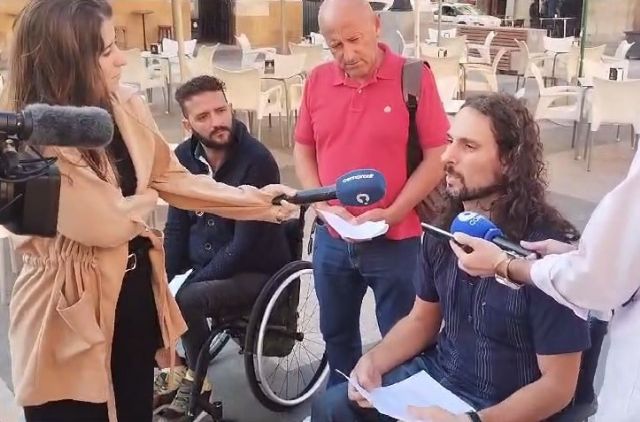 Los dos servicios de autobús entre Águilas-Lorca-Murcia discriminan a los usuarios con discapacidad