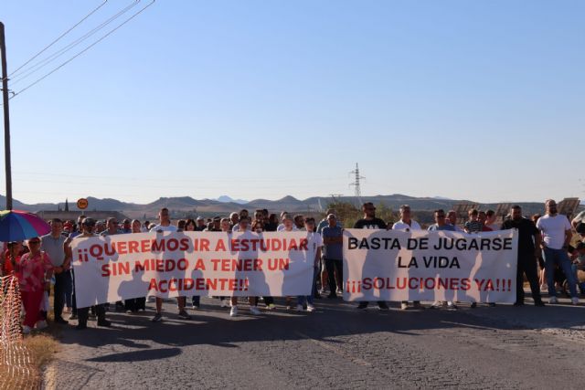 El PSOE exige al alcalde que destine a la carretera de Almendricos 1.300.000 euros, que es lo que ha ingresado en impuestos de la planta fotovoltaica ubicada allí mismo